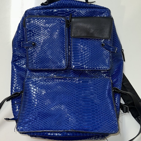 Kendall & Kylie Backpack With Accessories - Picture 8 of 14